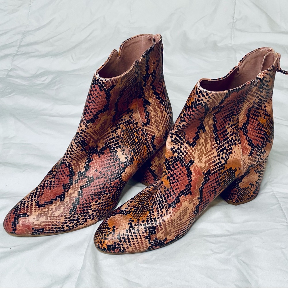 Old Navy Boots Womens 7 Ankle Booties Multicolor Animal Print Faux Leather Block